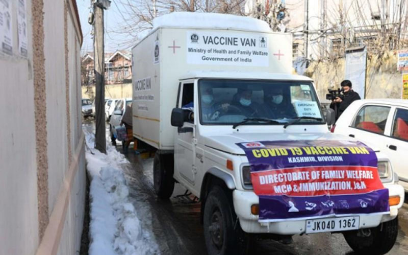 Jammu and Kashmir: DC Budgam inspects COVID-19 vaccination sites