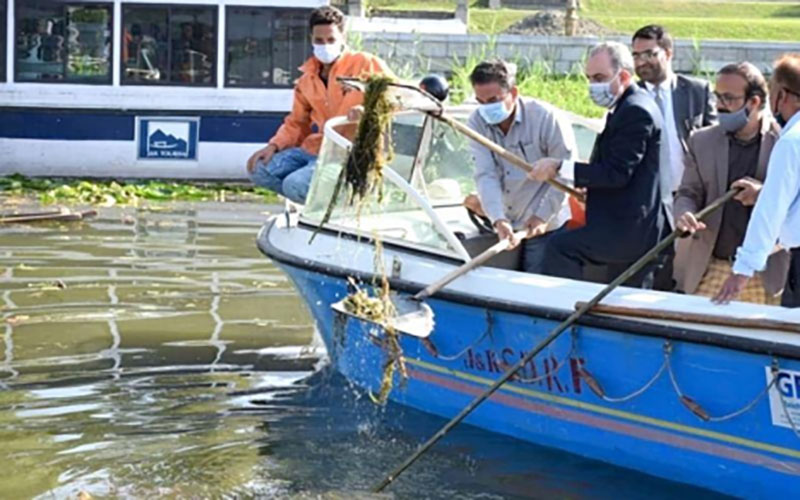 Justice Magrey launches cleanliness drive in Dal Lake, Srinagar