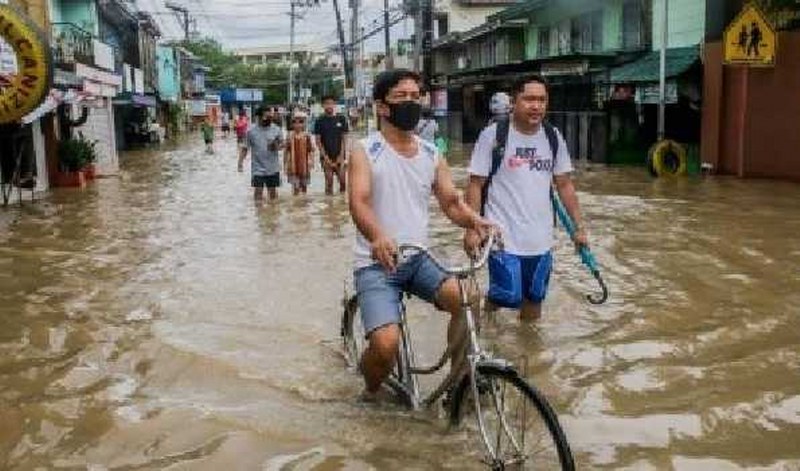 Floods in Philippines leave 32 dead