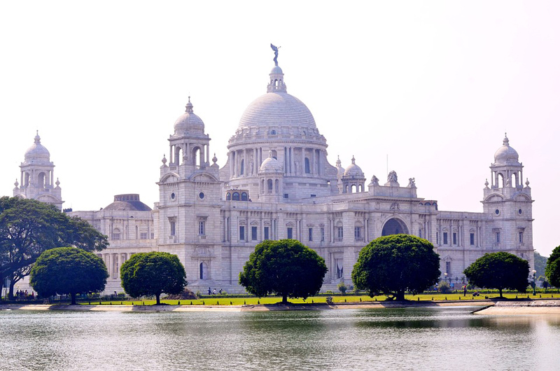 Kolkata: Despite slight rise in temperature, city wilts under cold