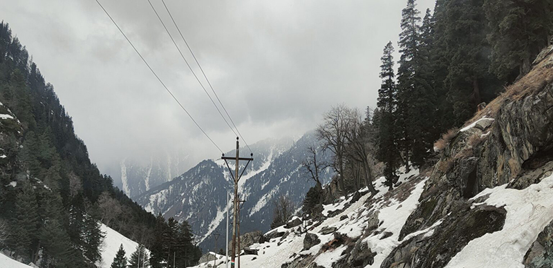The upper reaches of Kashmir starting melting of snow very early in March 2023 due to increase in temperature Photo by Mudassir Kuloo/Mongabay
