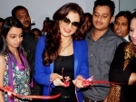 Monica inaugurates Glamzon Salon in Kolkata