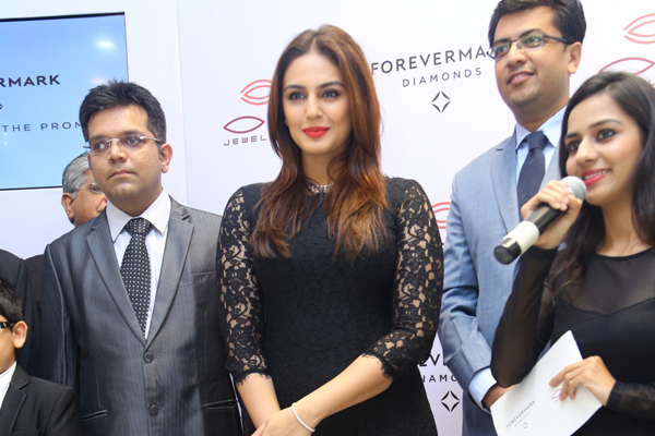 Huma Qureshi unveils 'The Forevermark Experience Zone'