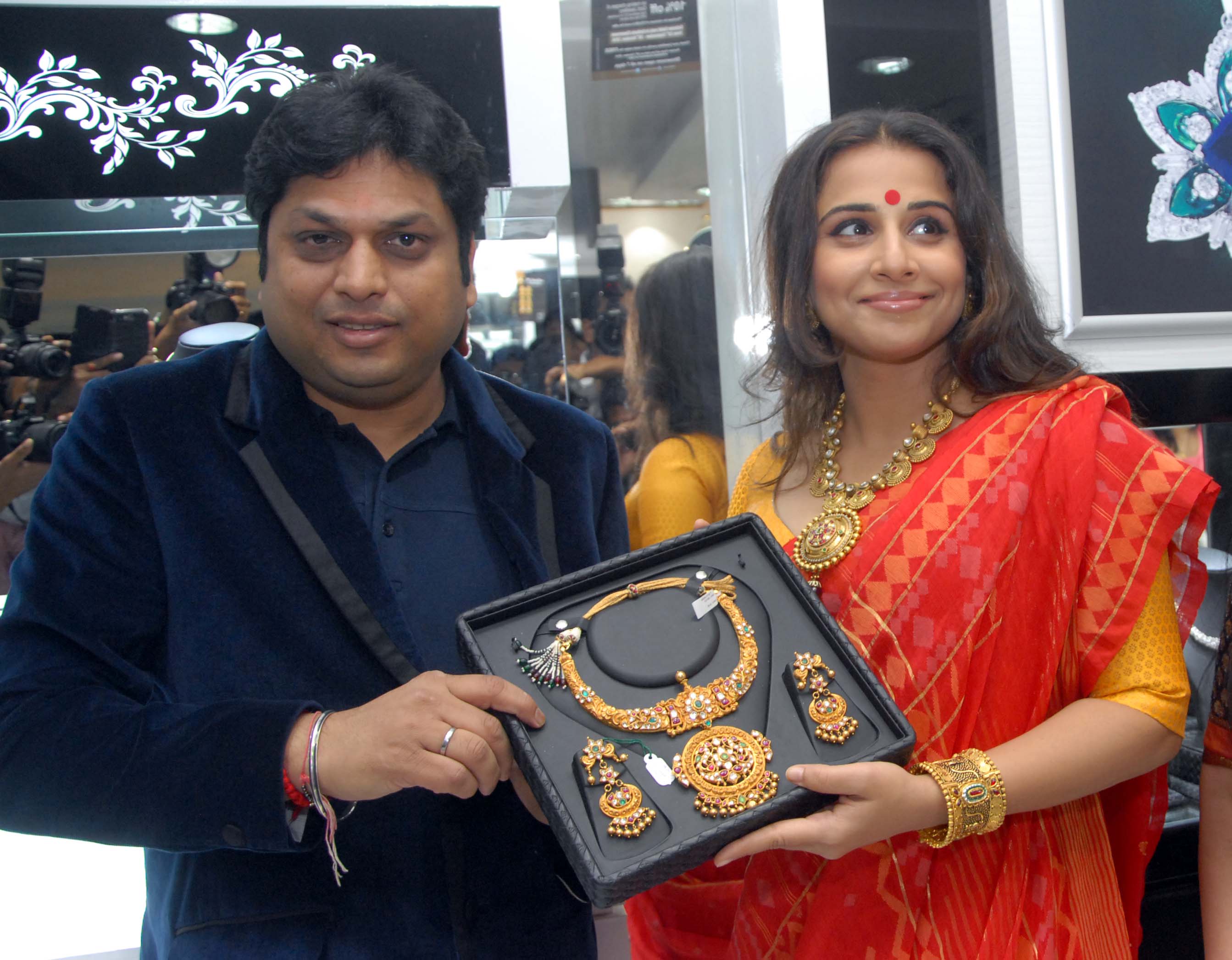 Vidya Balan inaugurates PC Jeweller's first showroom in Kolkata 
