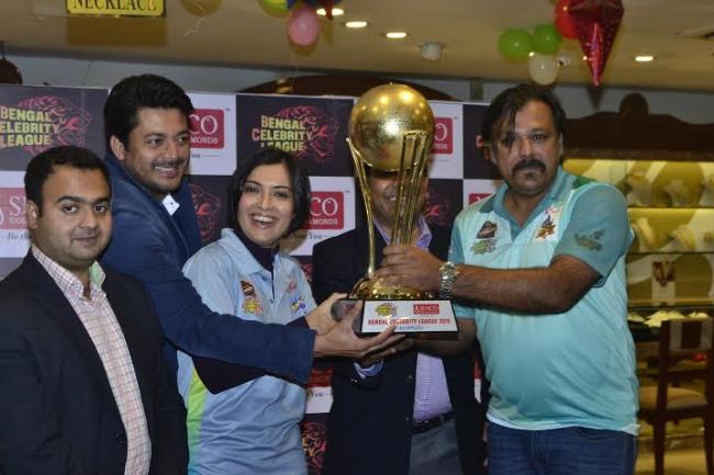 Senco Gold & Diamonds unveils The Bengal Celebrity League Trophy