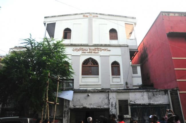 The house that Upendrakishore Roychoudhury built -- where film director Satyajit Ray was born. Image by Sanjoy Ganguly.