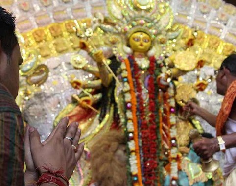 Maha Ashtami celebration begins with 'pushpanjali' 