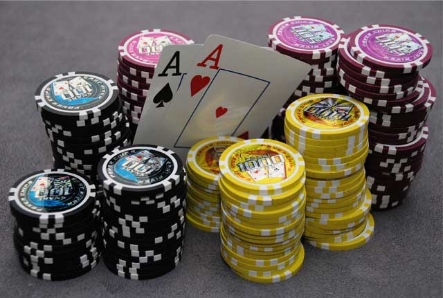 Experience the real fun of playing online Poker