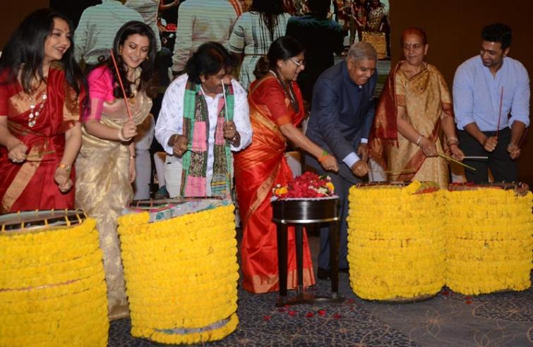 West Bengal Governor and city celebs play dhak to inaugurate Manicktala Chaltabagan `Dhak Utsavâ€™