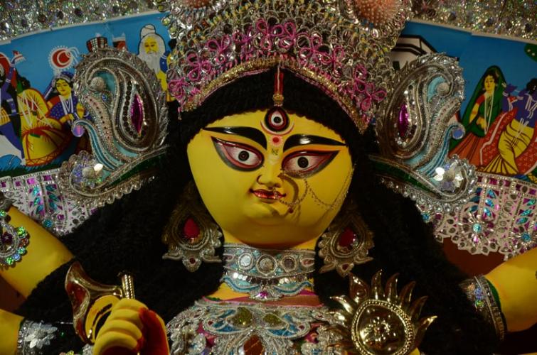 Amidst offering of Pushpanjali, festive fever reaches peak on Maha Ashtami
