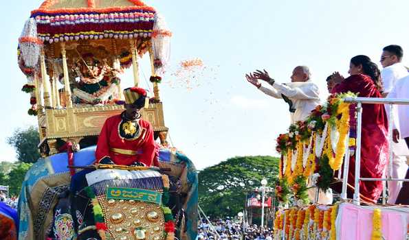 Mysuru: Spectacular torch light parade concludes Dasara festivitiesÂ 