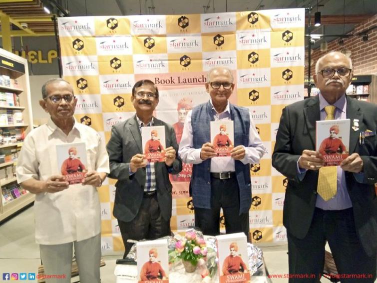 Starmark, in association with Bee Books, hosts the launch of Dilip Dattaâ€™s book â€˜Swami Vivekananda: On Life to Budgetâ€™
