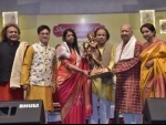 Shyam Sundar Co. Sarvottam Samman presented to playback singer Kavita Krishnamurthy at the Behala Classical Festival in Kolkata