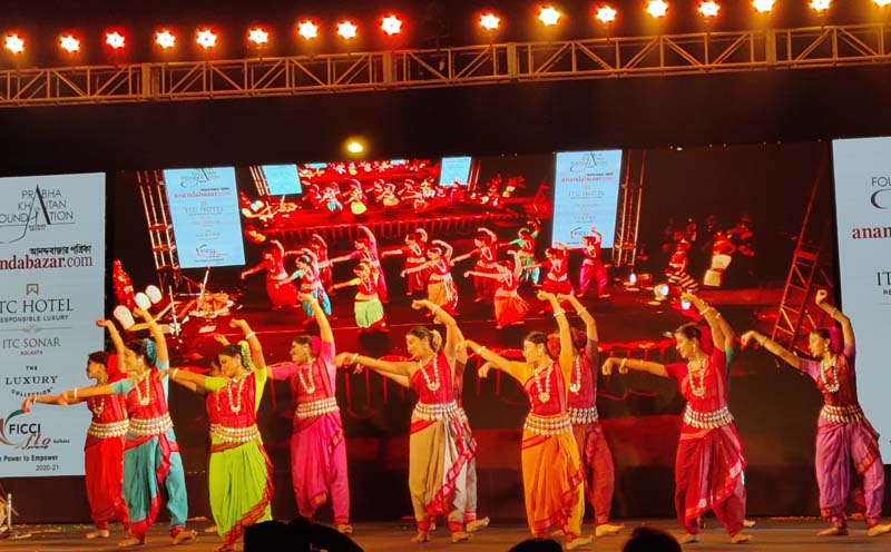 Cultural melange on Holi eve mesmerizes Kolkata audience
