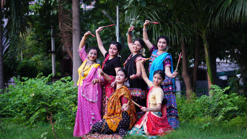 Vaishali Kala Kendra and Trinayan collective celebrate Navratri through 'Ek Prayas'