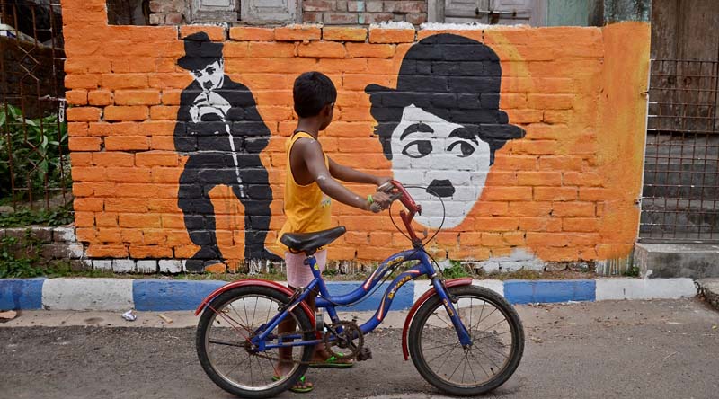 Kolkata: Where walls breathe art