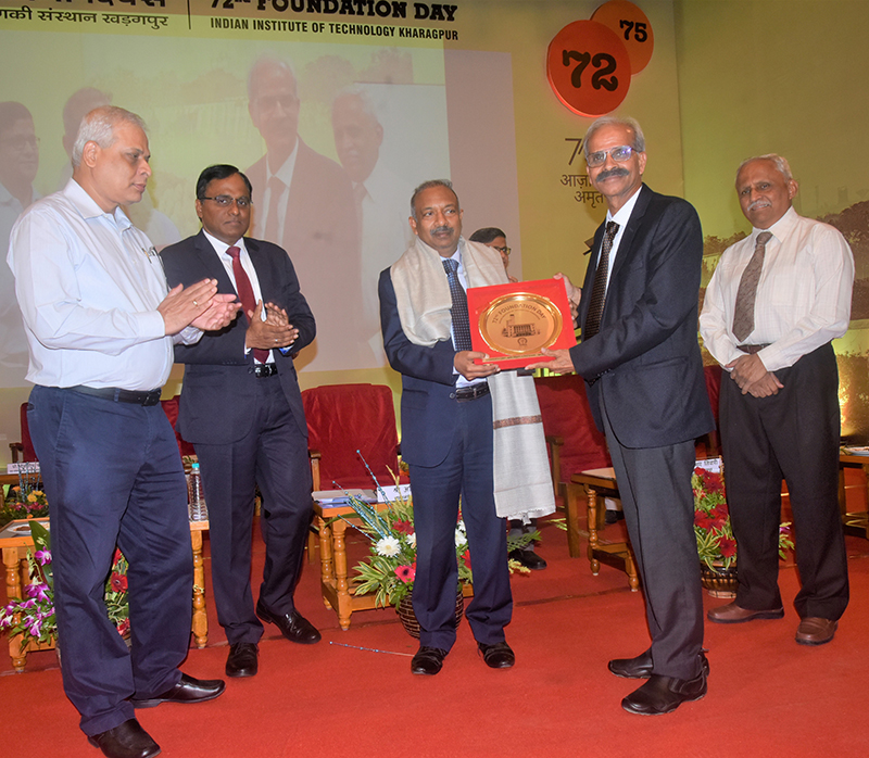 IIT Kharagpur celebrates its 72nd Foundation Day, honours 86-year old alumnus from its second batch