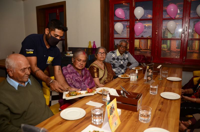 The Yellow Turtle hosts senior citizens ahead of Valentine's Day