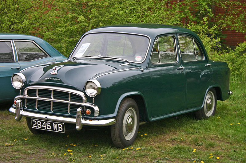 The Morris Oxford Series III (and Isis Series II) used a developed version of the Oxford Series II body, which could be specified in the then fashionable two tone colour scheme. Image: Wikipedia Creative Commons