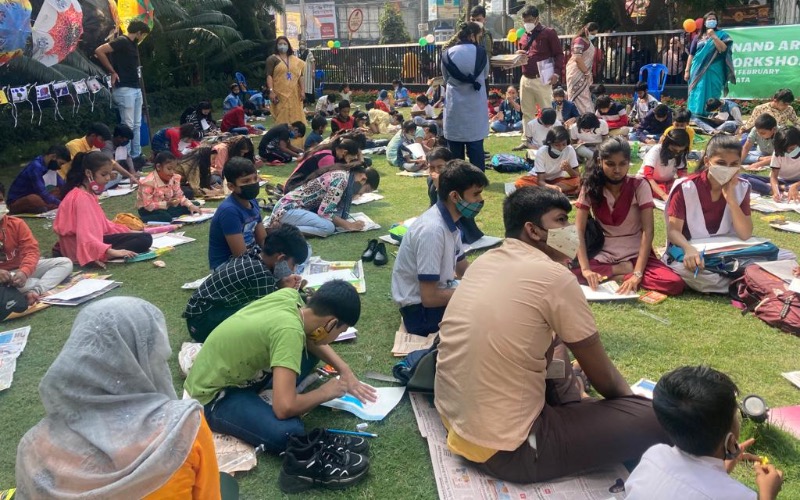 Hit by pandemic and paucity, Kolkata's young hearts struggle to paint dreams at art workshop