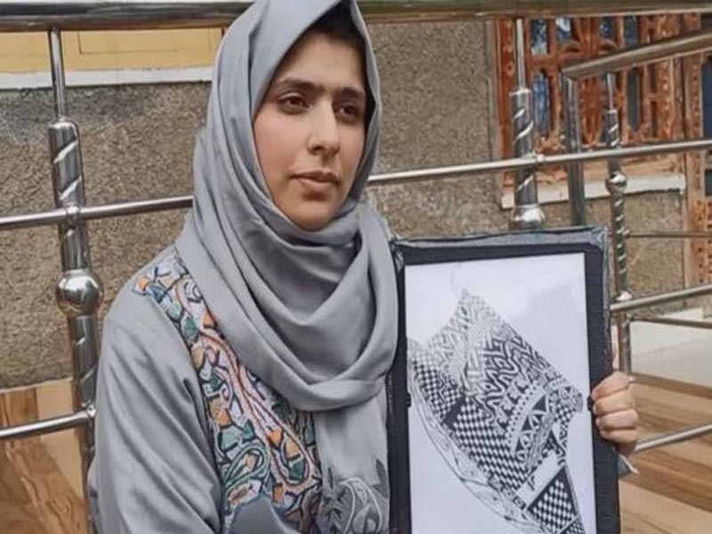 Kashmiri girl enters Indian Book of Records by creating world's smallest Shikara in Mandala Art