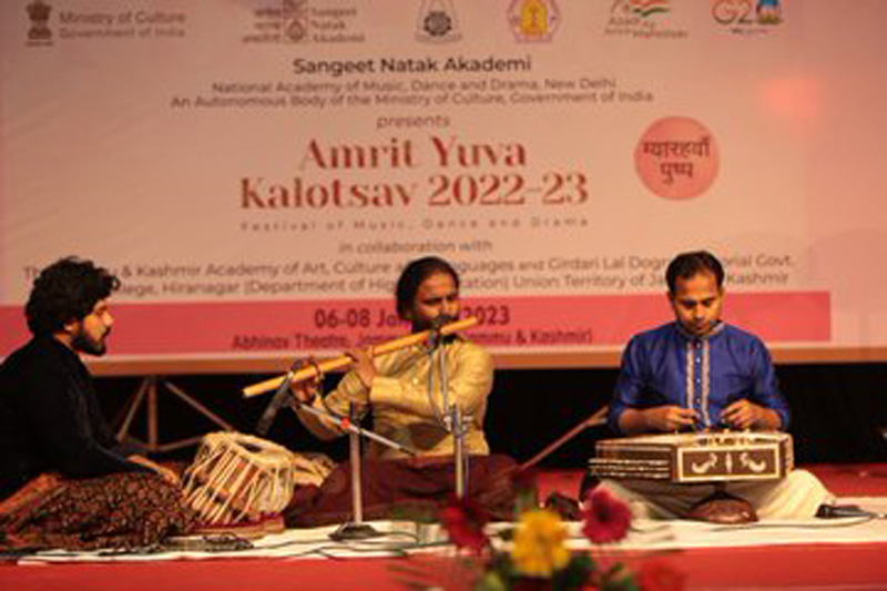 Jammu and Kashmir hosts Amrit Yuva Kalotsav, artists from different parts of India participate 