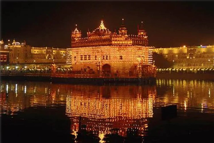 Sikhs celebrate 554th Prakash Purb of Sri Guru Nanak Dev