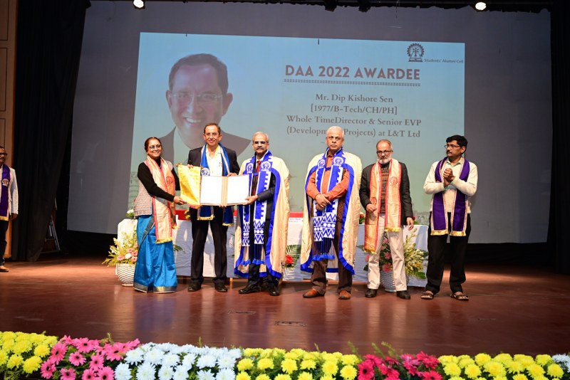IIT Kharagpur felicitates L&T’s D K Sen with the prestigious 'Distinguished Alumnus Award 2022
