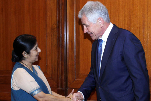 US Defence Secretary meets Sushma, seeks partnership with India
