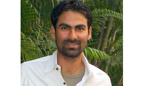 Mohammad Kaif casts his vote in Allahabad