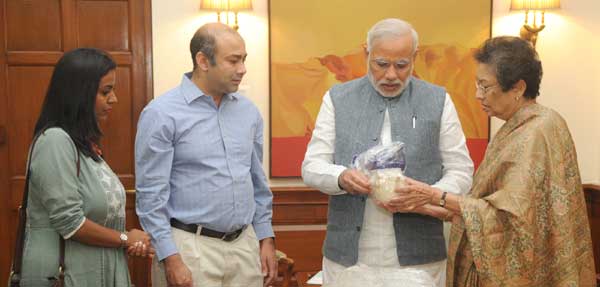 PM receives personal belongings of Sardar Patel
