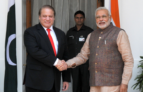 Modi meets Sharif; talks tough on terrorism, 26/11