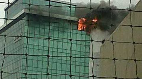Fire fighter dies in Mumbai high-rise blaze