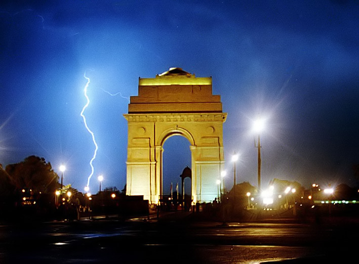 Delhi: Massive storm claims nine lives 