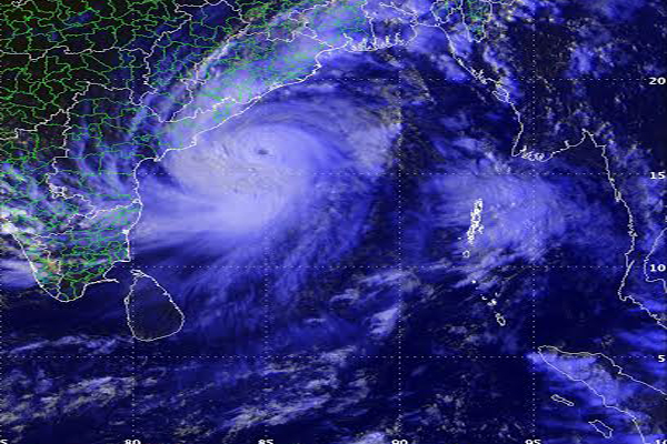 Evacuations in Andhra ahead of cyclone Hudhud, PM chairs meeting