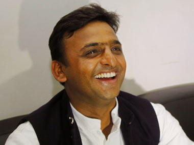 UP: 3 engineers suspended after UP CM Akhilesh Yadav and wife get stuck in elevator for 20 mins