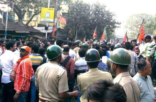 West Bengal: BJP workers scuffle with cops during law violation in Murshidabad