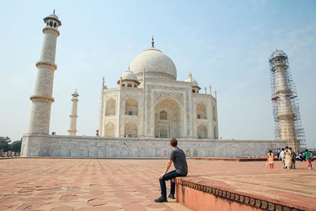 Facebook CEO Mark Zuckerberg visits Taj Mahal, calls it 'stunning'