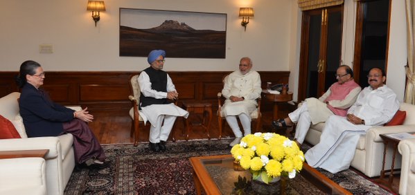 Sonia Gandhi, Manmohan Singh meet PM Modi for tea