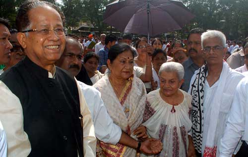 Gogoi seeks PM intervention to oust Assam Governor 