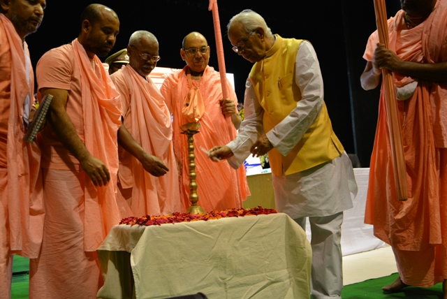 WB Guv attends 91st Vyasa Puja celebration
