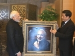 Modi meets painter Shen Shu and his team, receives his portrait as gift