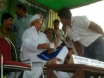 Photograph of murder suspect with Lalu Prasad goes viral