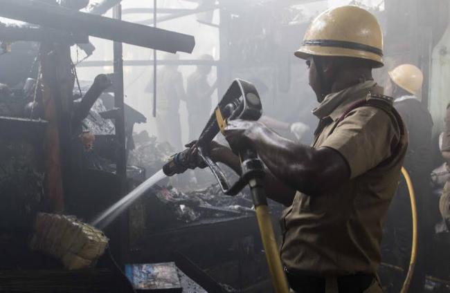 Major fire breaks out in Howrah's Ramrajatala market