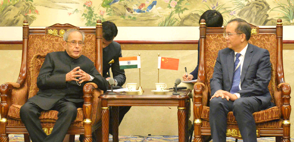 President Mukherjee visits Peking University, meets Chinese Education Minister