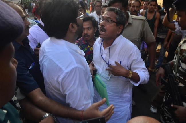 Bengal polls: Babul Supriyo heckled in Kolkata's Jorasanko constituency