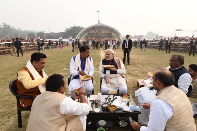 PM Modi brought his own lunch to party meeting, BJP showers praises