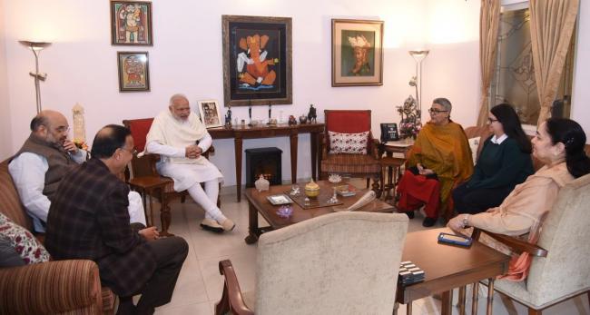 Modi visits Atal Bihari Vajpayee to greet him on his b'day