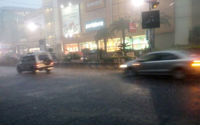 Heavy rainfall hits normal life in Kolkata