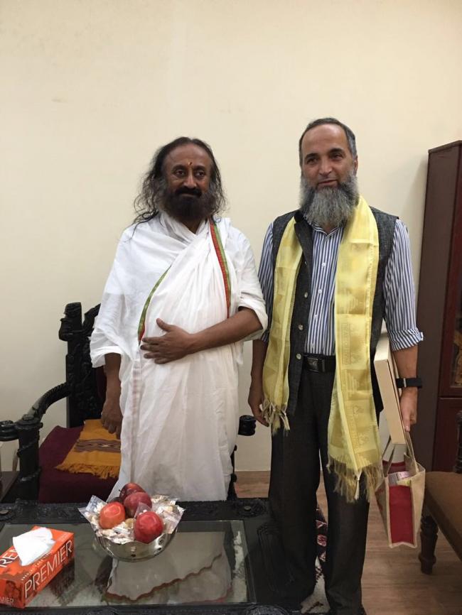 Sri Sri Ravi Shankar meets Burhan Wani's father on humanitarian grounds 